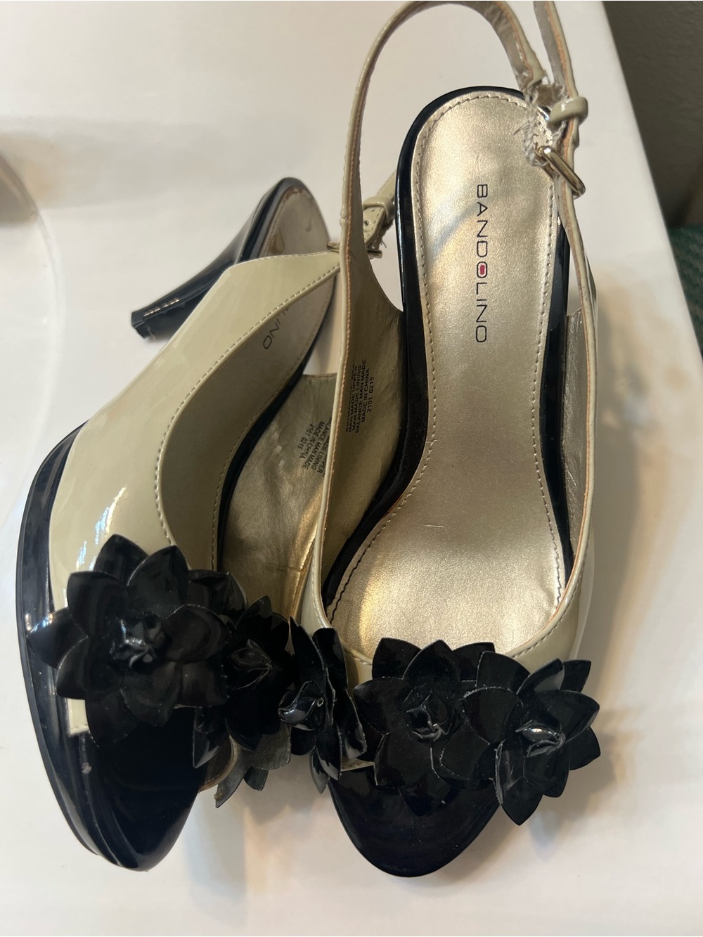 Bandolino Cream and Black Floral Slingback Peep-Toe Heels size 8m